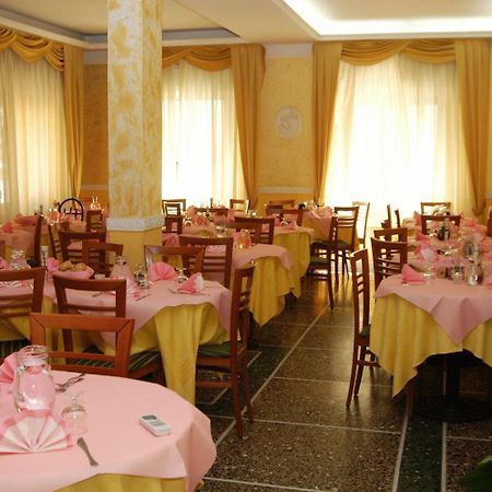 Hotel Giannella Rimini Zewnętrze zdjęcie